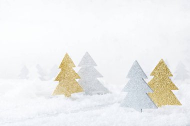 Beyaz kış kar Noel orman için tebrik kartı