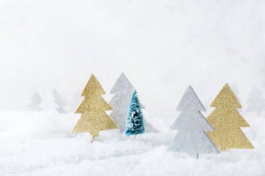 Beyaz kış kar Noel orman için tebrik kartı