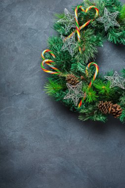 Advent Noel kapı çelenk şenlikli dekorasyonu ile