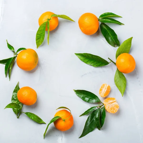 Bir tablo üzerinde organik sağlıklı mandalina mandarine çelenk