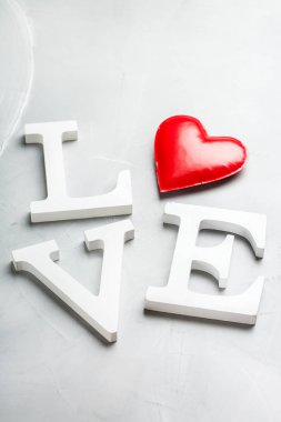 Sevgililer günü tatil metin kelime aşk ile kırmızı kalp