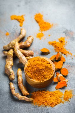 Ham zerdeçal kökü curcuma longa tozu