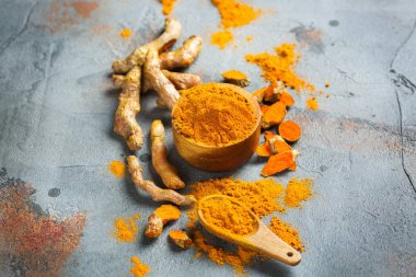 Ham zerdeçal kökü curcuma longa tozu