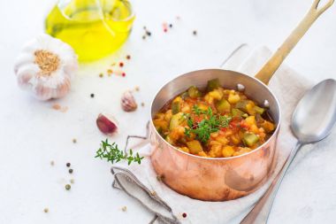 Güveç organik sebze yahni Fransız ratatouille güveç