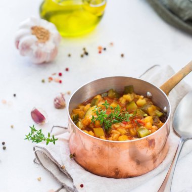 Güveç organik sebze yahni Fransız ratatouille güveç