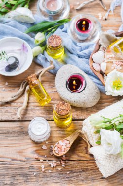 Bahar spa sağlık ayarı kavramı, uçucu yağ sabun krema ile arka plan