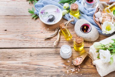 Bahar spa sağlık ayarı kavramı, uçucu yağ sabun krema ile arka plan