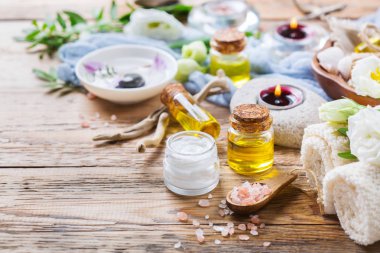 Bahar spa sağlık ayarı kavramı, uçucu yağ sabun krema ile arka plan