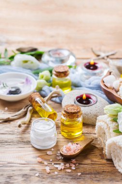 Bahar spa sağlık ayarı kavramı, uçucu yağ sabun krema ile arka plan