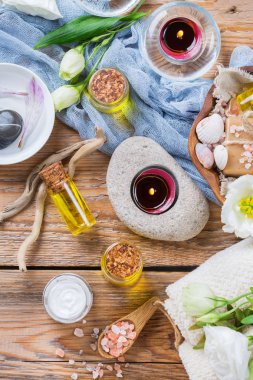 Bahar spa sağlık ayarı kavramı, uçucu yağ sabun krema ile arka plan