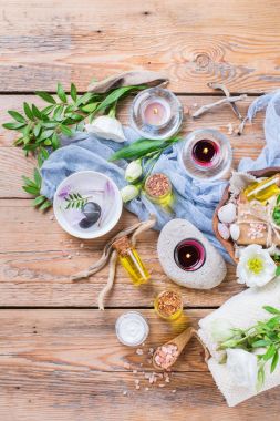 Bahar spa sağlık ayarı kavramı, uçucu yağ sabun krema ile arka plan