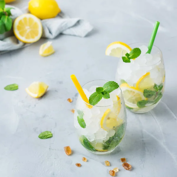 Cold alcohol mojito cocktail, long drink beverage, lemonade — Stock Photo, Image