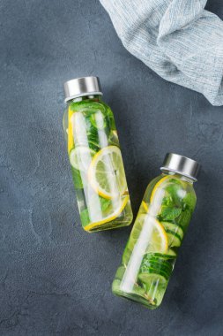 Taze serin limon salatalık nane suyu Detoks içecek infüzyon