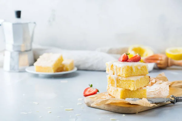 Żywności Śniadanie Filiżanka Koncepcja Cytryna Polenta Cookie Bary Białym Lukrem — Zdjęcie stockowe