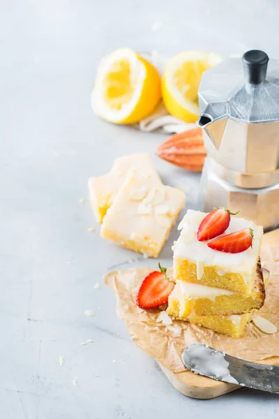 Comida Desayuno Concepto Galletas Polenta Limón Caseras Con Glaseado Blanco — Foto de Stock