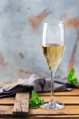 Alkol, yiyecek, içecek, şampanya köpüklü şarap bir flüt cam