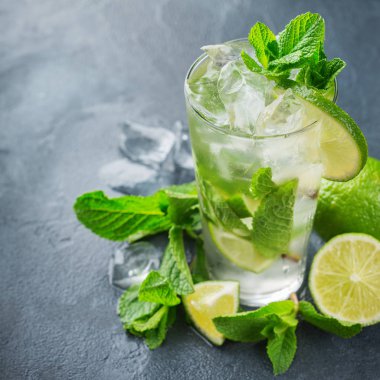 Klasik alkol kokteyl mojito ROM, soda, limon ve nane