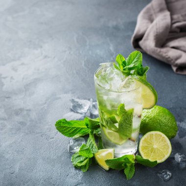 Klasik alkol kokteyl mojito ROM, soda, limon ve nane