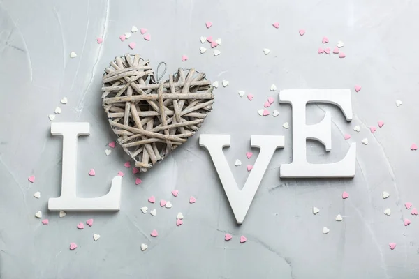 Walentynki wakacje tekst słowo miłość z sercem — Zdjęcie stockowe