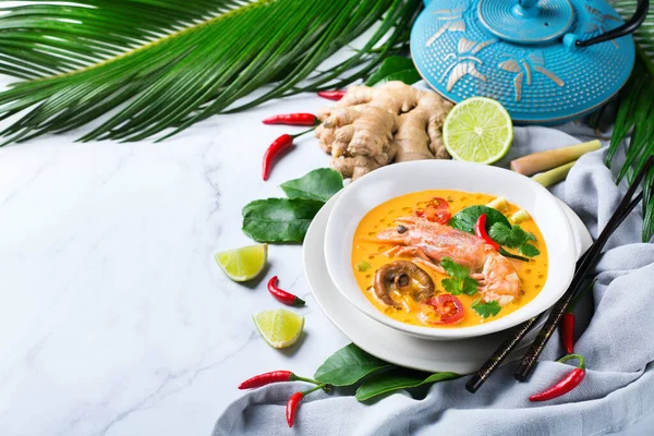 Comida Bebida Cocina Tradicional Tailandesa Spicy Tom Yam Kung Tom — Foto de Stock