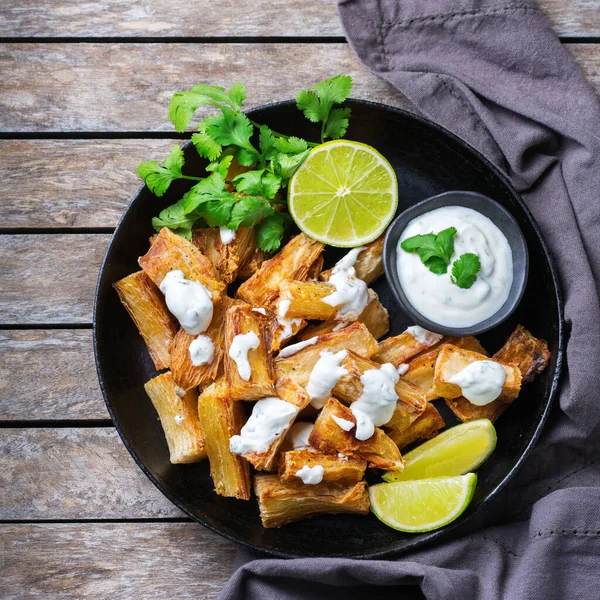 Brasiliansk Mat Latin Mellanmål Stekt Yucca Yuca Kassava Maniokatpinnar Med — Stockfoto