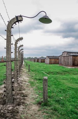 Auschwitz Birkenau, imha kampı, Polonya 'daki toplama kampı, Nazilerin toplama kampı, 2. Dünya Savaşı. Ölüm kampı. Hapishane yatakhaneleri. Soykırım Anıtı. Engelli evler. Kışlalar