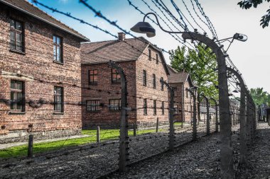Auschwitz Birkenau, imha kampı, Polonya 'daki toplama kampı, Nazilerin toplama kampı, 2. Dünya Savaşı. Ölüm kampı. Hapishane yatakhaneleri. Soykırım Anıtı. Engelli evler. Kışlalar
