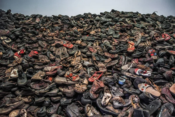 Ayakkabılar Gözlük Eşyalar Auschwitz Birkenau Öldürülen Insanlara Ait Mha Kampı — Stok fotoğraf