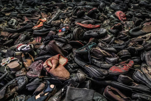 Ayakkabılar Gözlük Eşyalar Auschwitz Birkenau Öldürülen Insanlara Ait Mha Kampı — Stok fotoğraf
