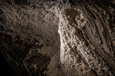 Krakow, Polonya yakınlarındaki Wieliczka Tuz Madeni 'nde. Yeraltı koridorları, göller ve merdivenler. Mayınlar. Polonya 'daki Unesco dünya mirası
