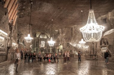 Krakow, Polonya yakınlarındaki Wieliczka Tuz Madeni 'nde. Yeraltı koridorları, göller ve merdivenler. Mayınlar. Polonya 'daki Unesco dünya mirası