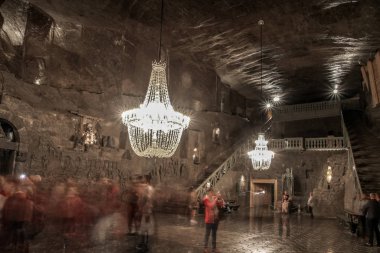 Krakow, Polonya yakınlarındaki Wieliczka Tuz Madeni 'nde. Yeraltı koridorları, göller ve merdivenler. Mayınlar. Polonya 'daki Unesco dünya mirası