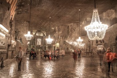 Krakow, Polonya yakınlarındaki Wieliczka Tuz Madeni 'nde. Yeraltı koridorları, göller ve merdivenler. Mayınlar. Polonya 'daki Unesco dünya mirası