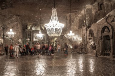 Krakow, Polonya yakınlarındaki Wieliczka Tuz Madeni 'nde. Yeraltı koridorları, göller ve merdivenler. Mayınlar. Polonya 'daki Unesco dünya mirası