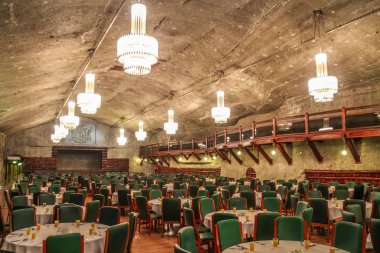 Krakow, Polonya yakınlarındaki Wieliczka Tuz Madeni 'nde. Yeraltı koridorları, göller ve merdivenler. Mayınlar. Polonya 'daki Unesco dünya mirası