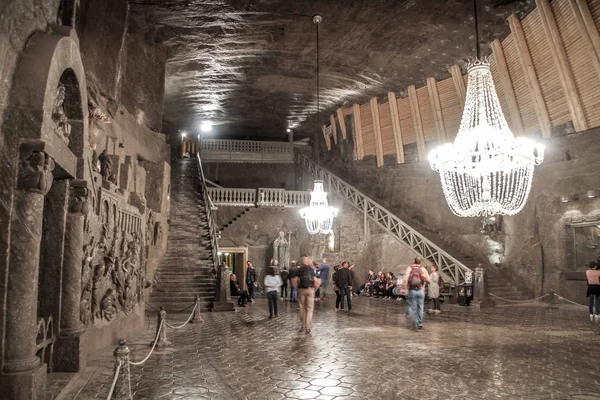 Krakow, Polonya yakınlarındaki Wieliczka Tuz Madeni 'nde. Yeraltı koridorları, göller ve merdivenler. Mayınlar. Polonya 'daki Unesco dünya mirası