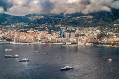 Monaco hava manzarası. Cote d 'Azur, Fransız Riviera' sı. Monte Carlo, Monaco, Cannes, güzel. Provence ve Avrupa 'da seyahat için popüler bir yer. Akdeniz tatil köyü. Provence-Alpes-Cote d 'Azur, Fransa. 