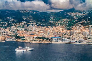 Monaco hava manzarası. Cote d 'Azur, Fransız Riviera' sı. Monte Carlo, Monaco, Cannes, güzel. Provence ve Avrupa 'da seyahat için popüler bir yer. Akdeniz tatil köyü. Provence-Alpes-Cote d 'Azur, Fransa. 