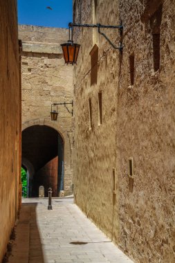 Mdina, Malta. Mdina, Malta 'daki antik ortaçağ sokak kasabasının güzel manzarası. Mdina ve Rabat 'ın taş evleri, Malta. Sessiz Şehir Mdina