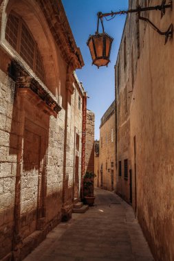Mdina, Malta. Mdina, Malta 'daki antik ortaçağ sokak kasabasının güzel manzarası. Mdina ve Rabat 'ın taş evleri, Malta. Sessiz Şehir Mdina
