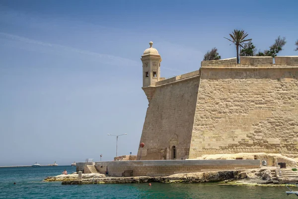 Malta Pohledu Moře Tradiční Domy Zdi Valletta Hlavního Města Malty — Stock fotografie
