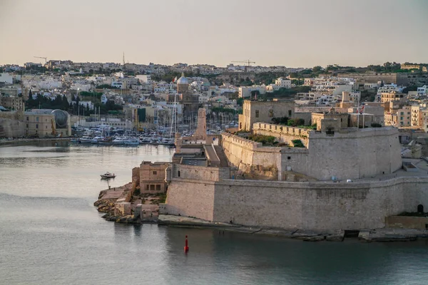 Valletta Malta Cityscape Вузька Вулиця Валлетті Столиці Мальти Традиційна Мальтійська — стокове фото
