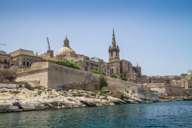 Eski Colmar kasabası, Alsace, Fransa. Petite Venice, su kanalı ve geleneksel yarım keresteli evler. Colmar Fransa 'nın Alsace şehrinde hoş bir kasabadır. Renkli romantik şehir Colmar 'ın güzel manzarası. Alsace Şarap Yolu
