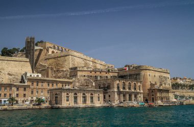 Eski Colmar kasabası, Alsace, Fransa. Petite Venice, su kanalı ve geleneksel yarım keresteli evler. Colmar Fransa 'nın Alsace şehrinde hoş bir kasabadır. Renkli romantik şehir Colmar 'ın güzel manzarası. Alsace Şarap Yolu