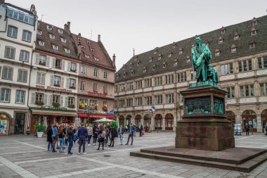 Strasbourg, Alsace, Fransa. Petite France 'ın geleneksel yarı keresteli evleri. Geleneksel yarı keresteli evler. Ortaçağ peri masalı kasabası Strasbourg, Unesco Dünya Mirası Alanı, Haut-Rhin, Alsace Şarap Yolu