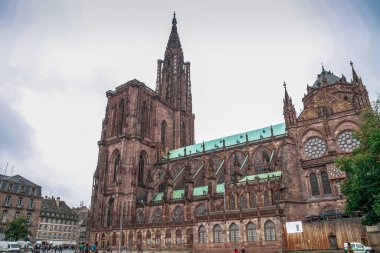 Strasbourg, Alsace, Fransa. Petite France 'ın geleneksel yarı keresteli evleri. Geleneksel yarı keresteli evler. Ortaçağ peri masalı kasabası Strasbourg, Unesco Dünya Mirası Alanı, Haut-Rhin, Alsace Şarap Yolu