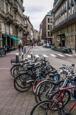 Strasbourg, Alsace, Fransa. Petite France 'ın geleneksel yarı keresteli evleri. Geleneksel yarı keresteli evler. Ortaçağ peri masalı kasabası Strasbourg, Unesco Dünya Mirası Alanı, Haut-Rhin, Alsace Şarap Yolu
