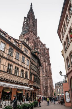 Strasbourg, Alsace, Fransa. Petite France 'ın geleneksel yarı keresteli evleri. Geleneksel yarı keresteli evler. Ortaçağ peri masalı kasabası Strasbourg, Unesco Dünya Mirası Alanı, Haut-Rhin, Alsace Şarap Yolu