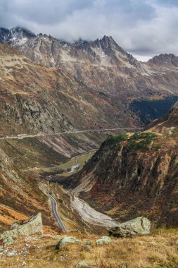 İsviçre 'nin büyülü manzarası, İsviçre Alpleri, Avrupa' da dağlar. Steingletscher Kurve, merkez İsviçre. Güzel İsviçre doğası.