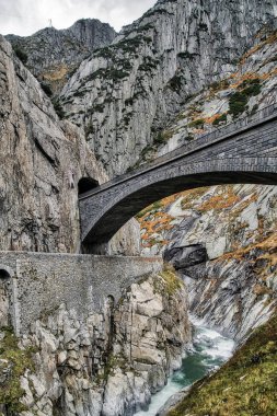 İsviçre 'nin büyülü manzarası, İsviçre Alpleri, Avrupa' da dağlar. Steingletscher Kurve, merkez İsviçre. Güzel İsviçre doğası.